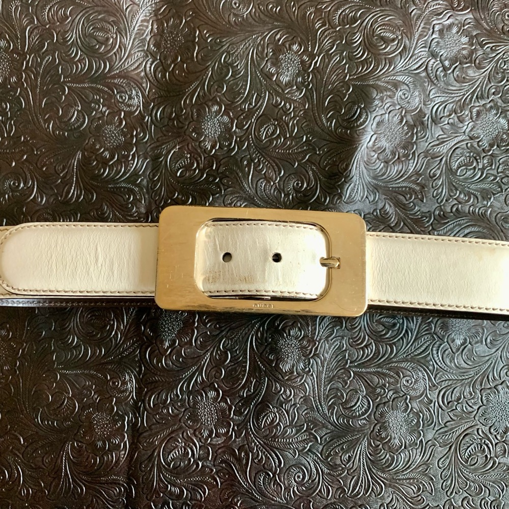 Gucci White leather belt, authentic, gold buckle